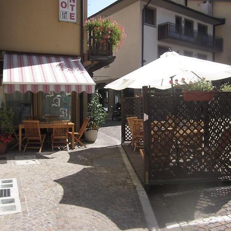 Albergo Leon Bianco Moggio Udinese Extérieur photo