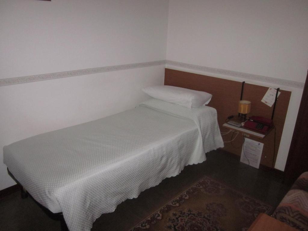 Albergo Leon Bianco Moggio Udinese Chambre photo