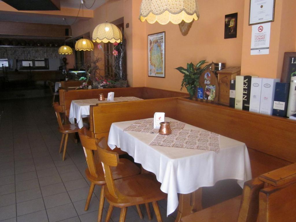 Albergo Leon Bianco Moggio Udinese Extérieur photo