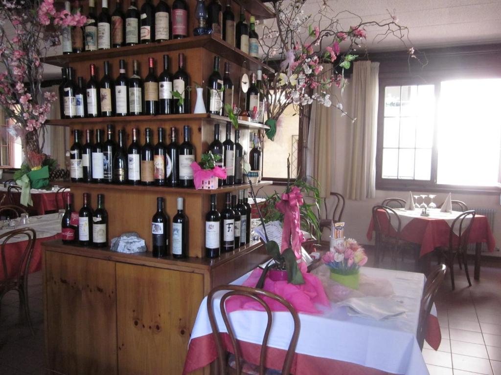 Albergo Leon Bianco Moggio Udinese Extérieur photo